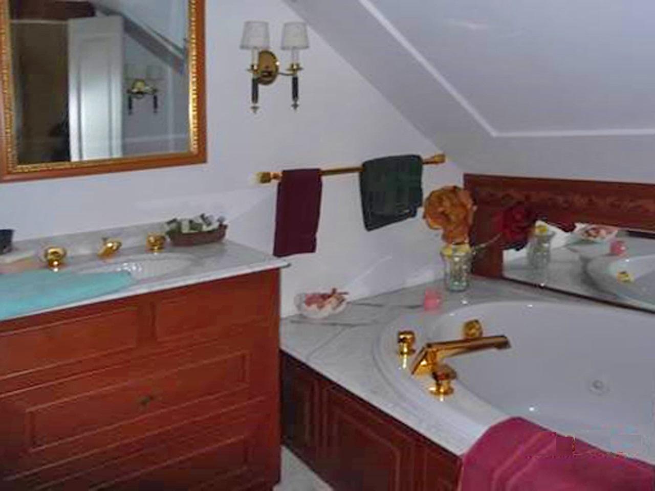 281 Friendship Road Waldoboro, ME 04572 - Photo 7 of 16 Bathroom 1280