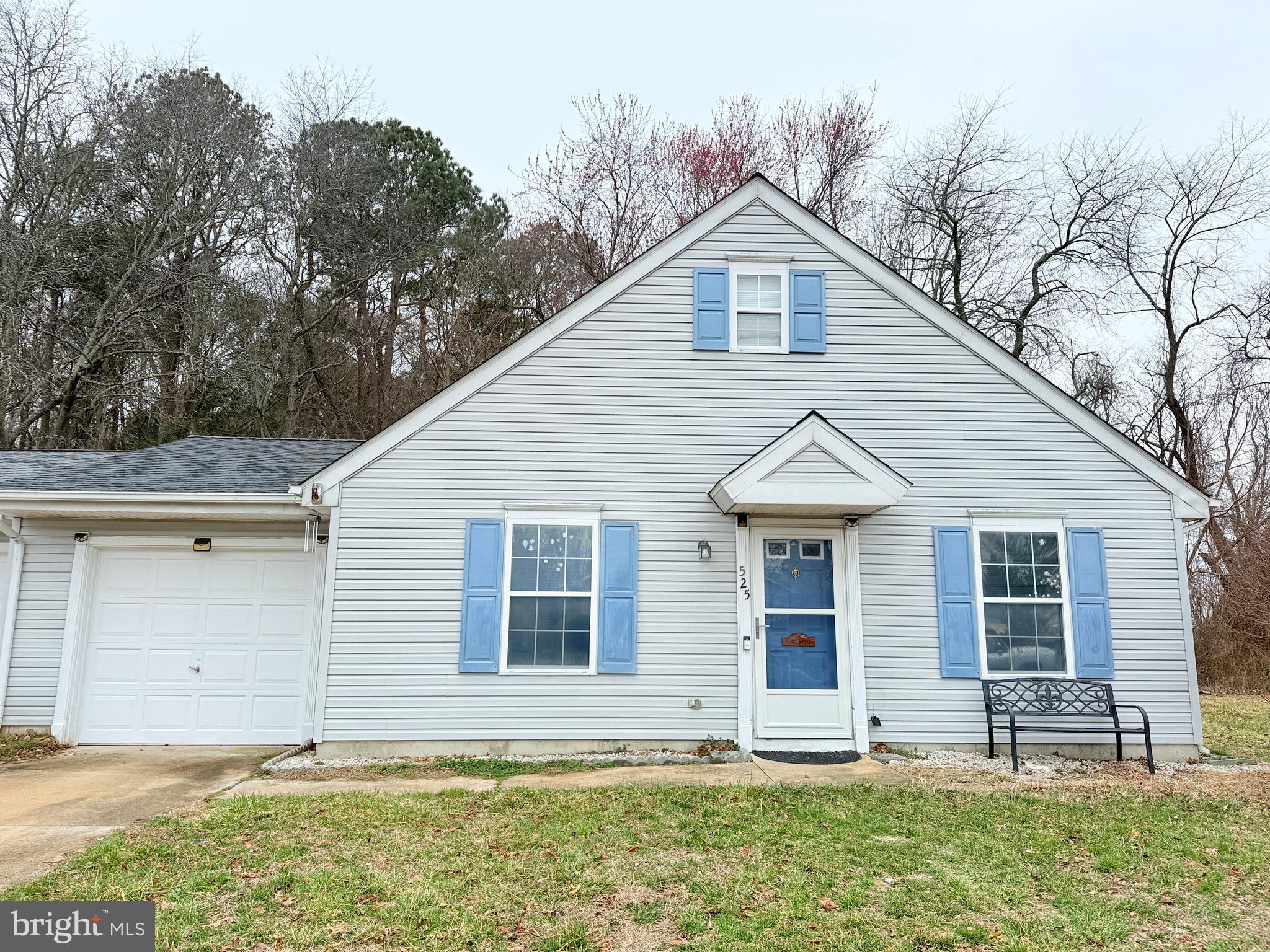 525 South Spinnaker Lane Milton, DE 19968 - Photo 1 of 13 a front view of a house with garden