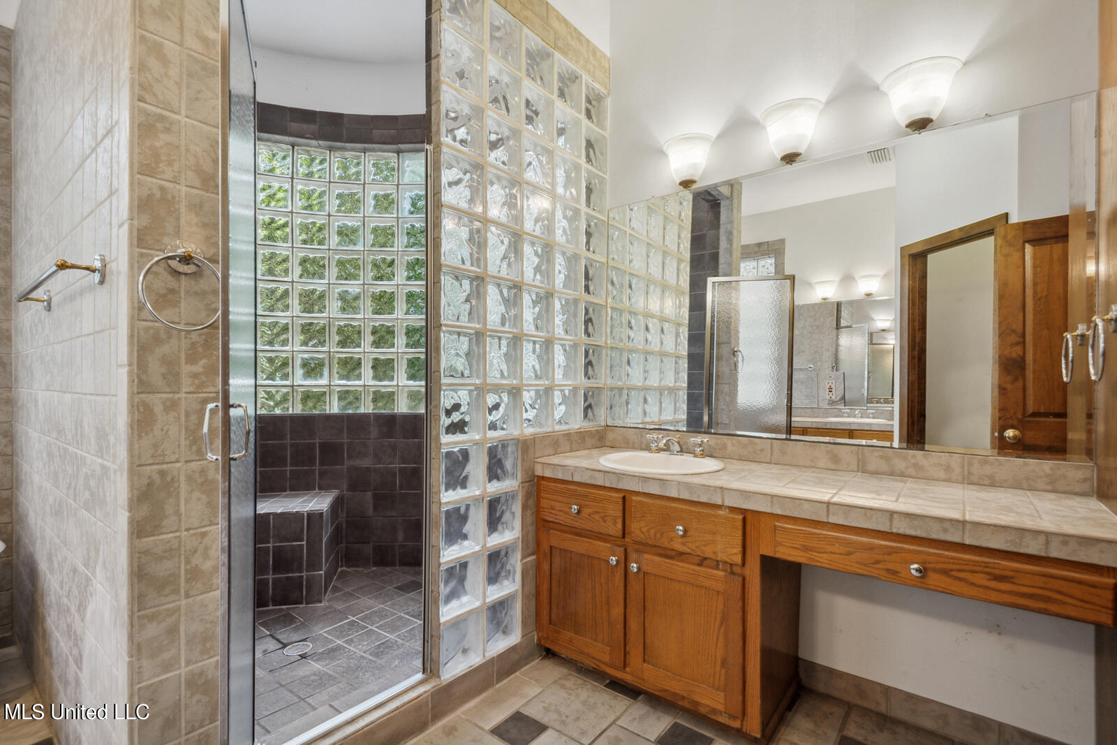 9177 Ridge Road Gulfport, MS 39503 - Photo 16 of 56 Master Bath