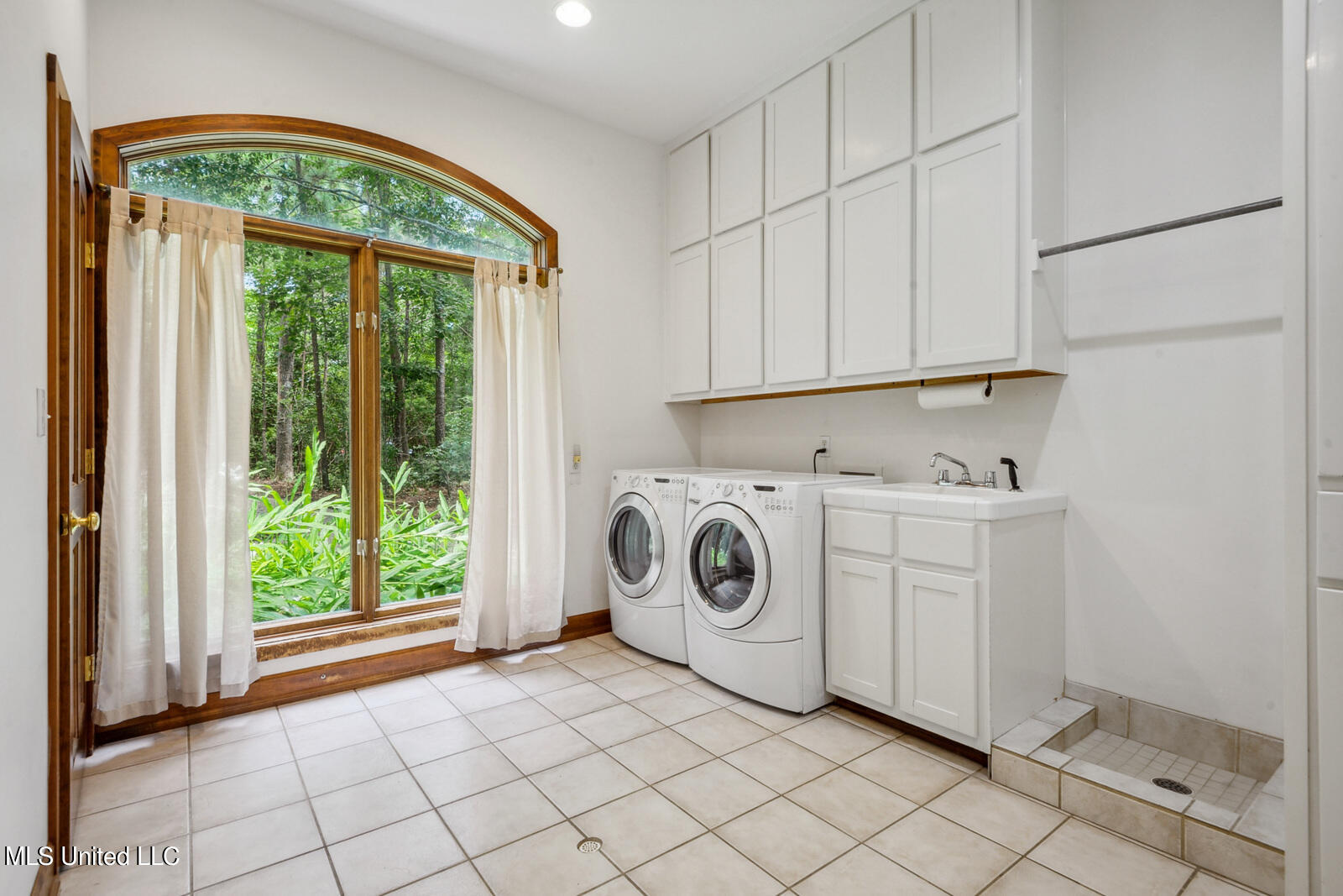 9177 Ridge Road Gulfport, MS 39503 - Photo 19 of 56 Utility Room