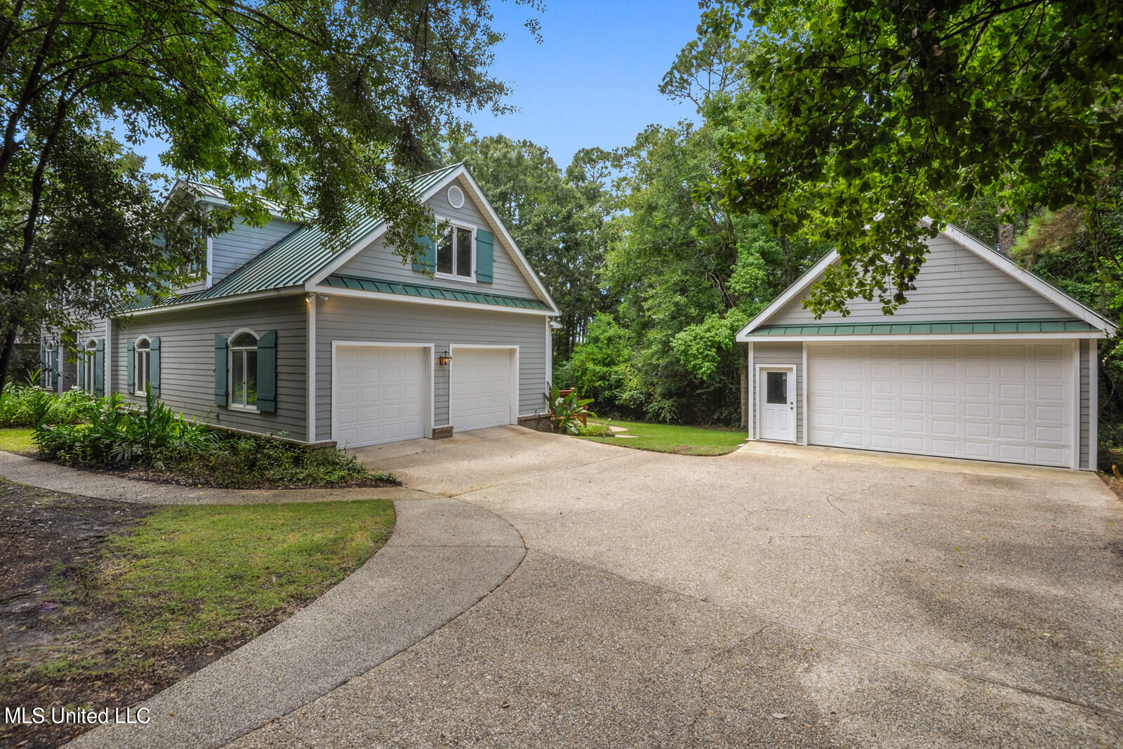 9177 Ridge Road Gulfport, MS 39503 - Photo 2 of 56 Dbl Garage & Dbl Detached Garage