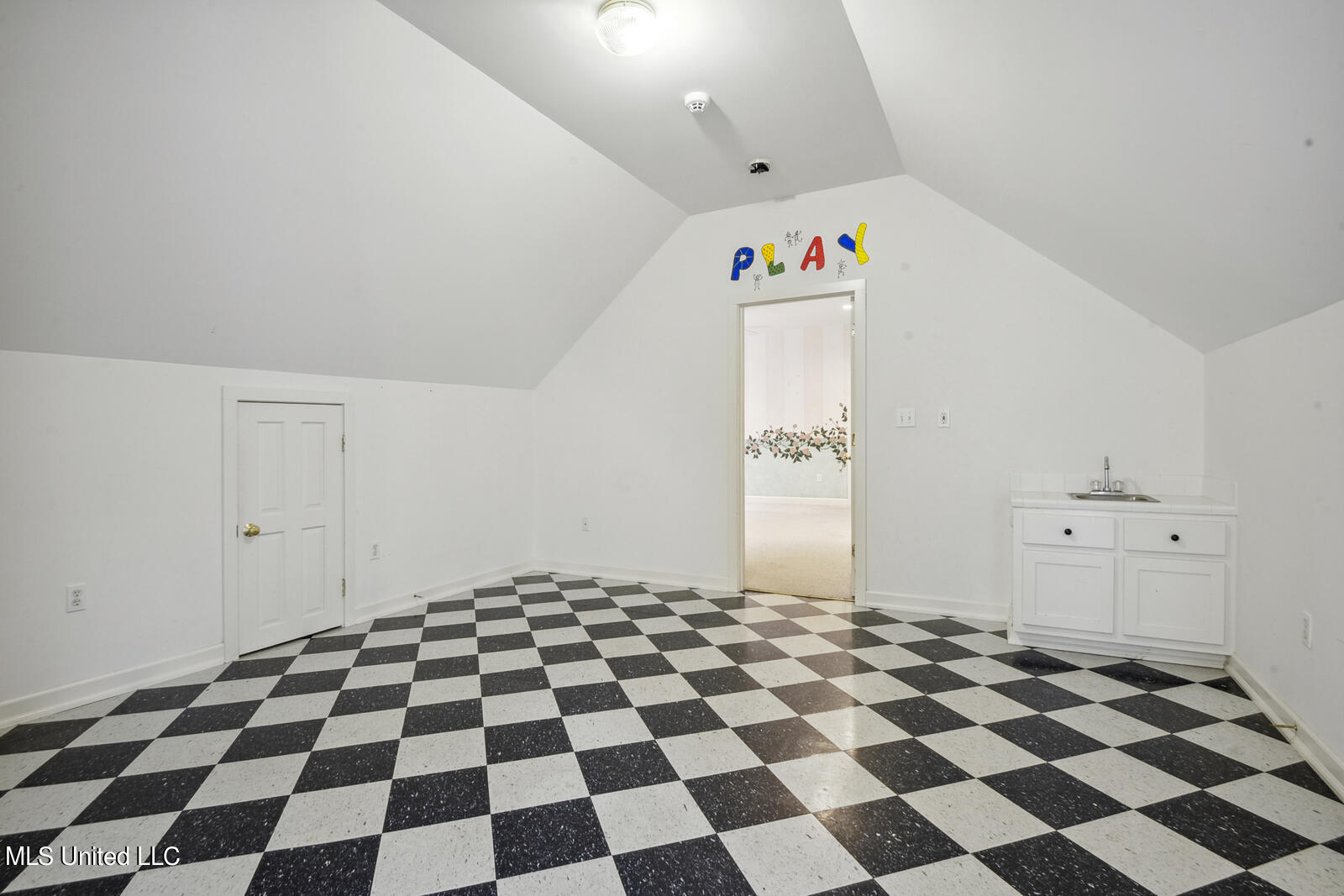 9177 Ridge Road Gulfport, MS 39503 - Photo 23 of 56 2nd Play Room