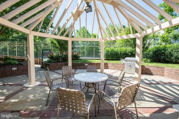 $2,300 | 7500 Woodmont Avenue, Unit S1113, Bethesda, MD 20814