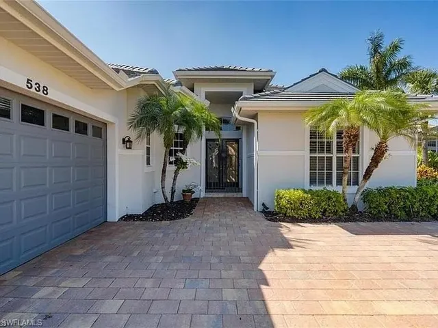 $800,000 | 538 Eagle Creek Drive, Naples, FL 34113