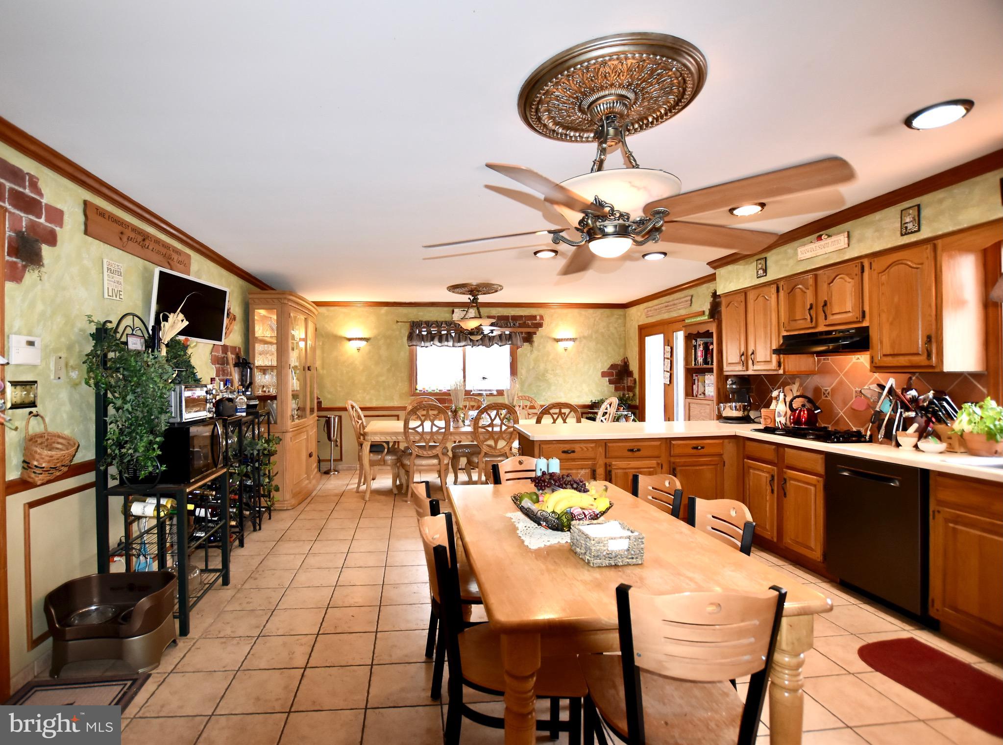 109 Hunter Drive Newfield, NJ 08344 - Photo 11 of 36 Super Spacious Kitchen