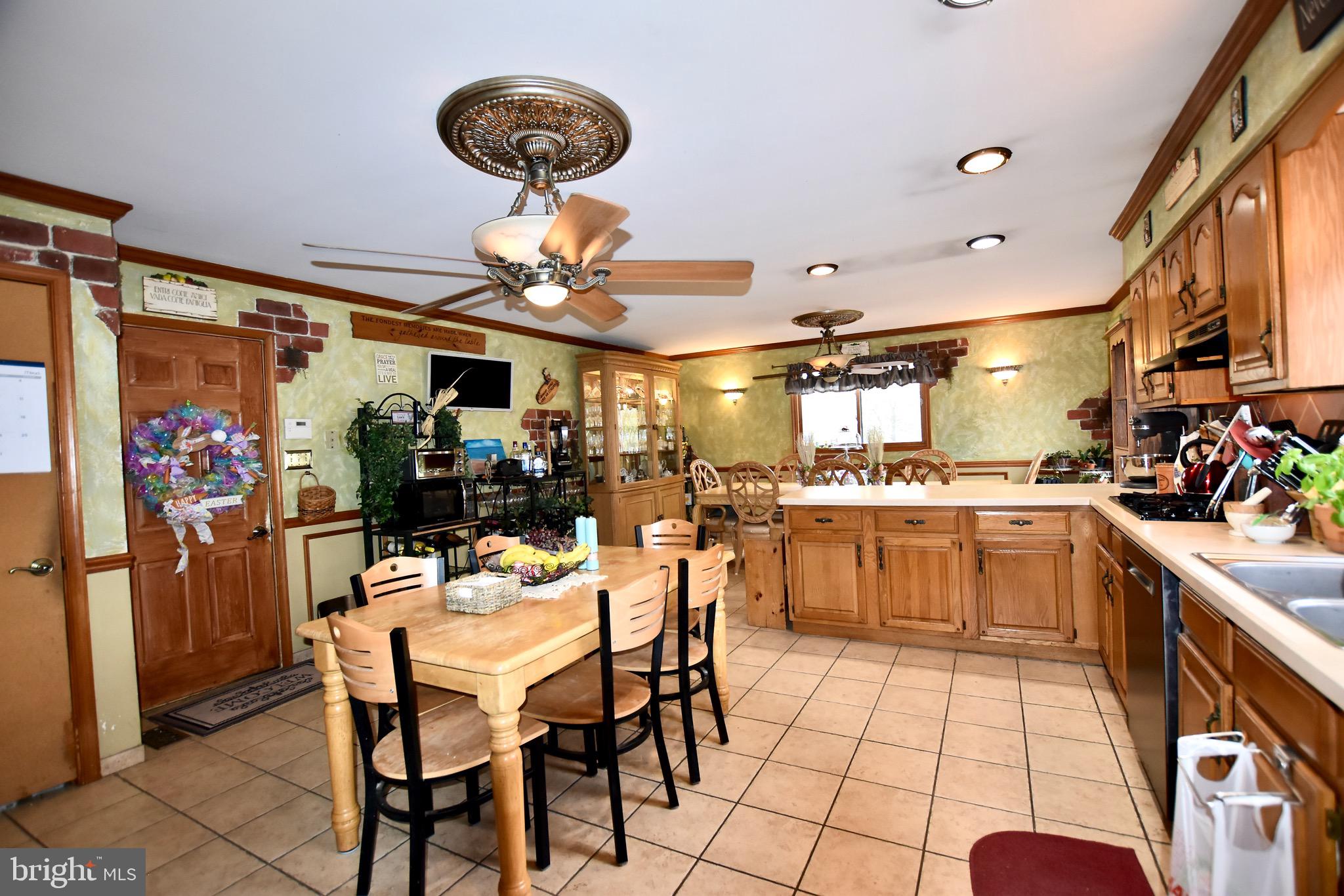 109 Hunter Drive Newfield, NJ 08344 - Photo 14 of 36 Super Spacious Kitchen