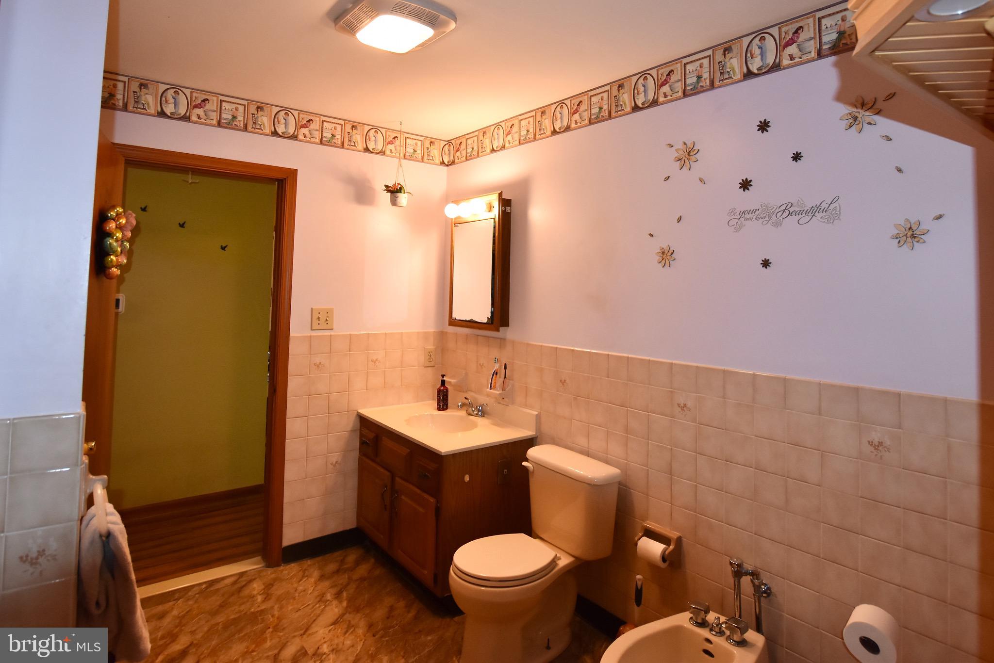 109 Hunter Drive Newfield, NJ 08344 - Photo 20 of 36 Main Bathroom with Bidet and two person Dry Sauna