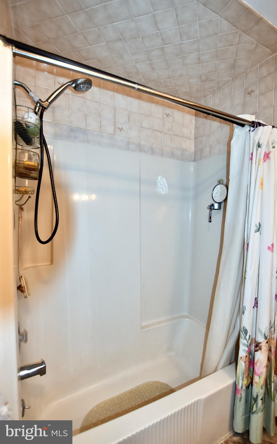 109 Hunter Drive Newfield, NJ 08344 - Photo 22 of 36 Shower/Bath Main Bathroom