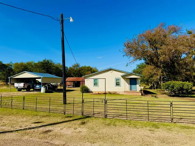 a view of a yard with a tree