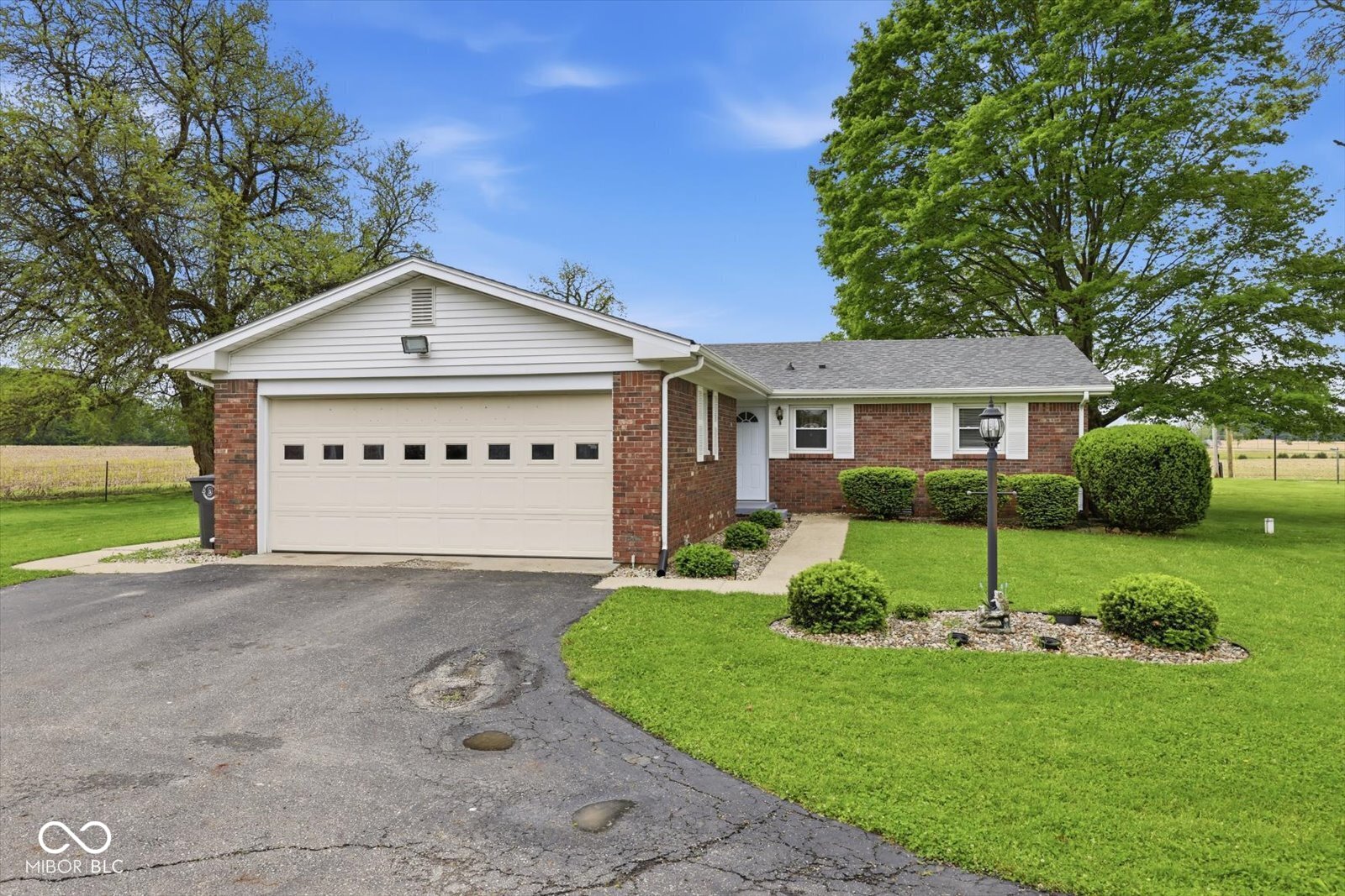 1598 South Thompson Road Shelbyville, IN 46176 - Photo 4 of 32