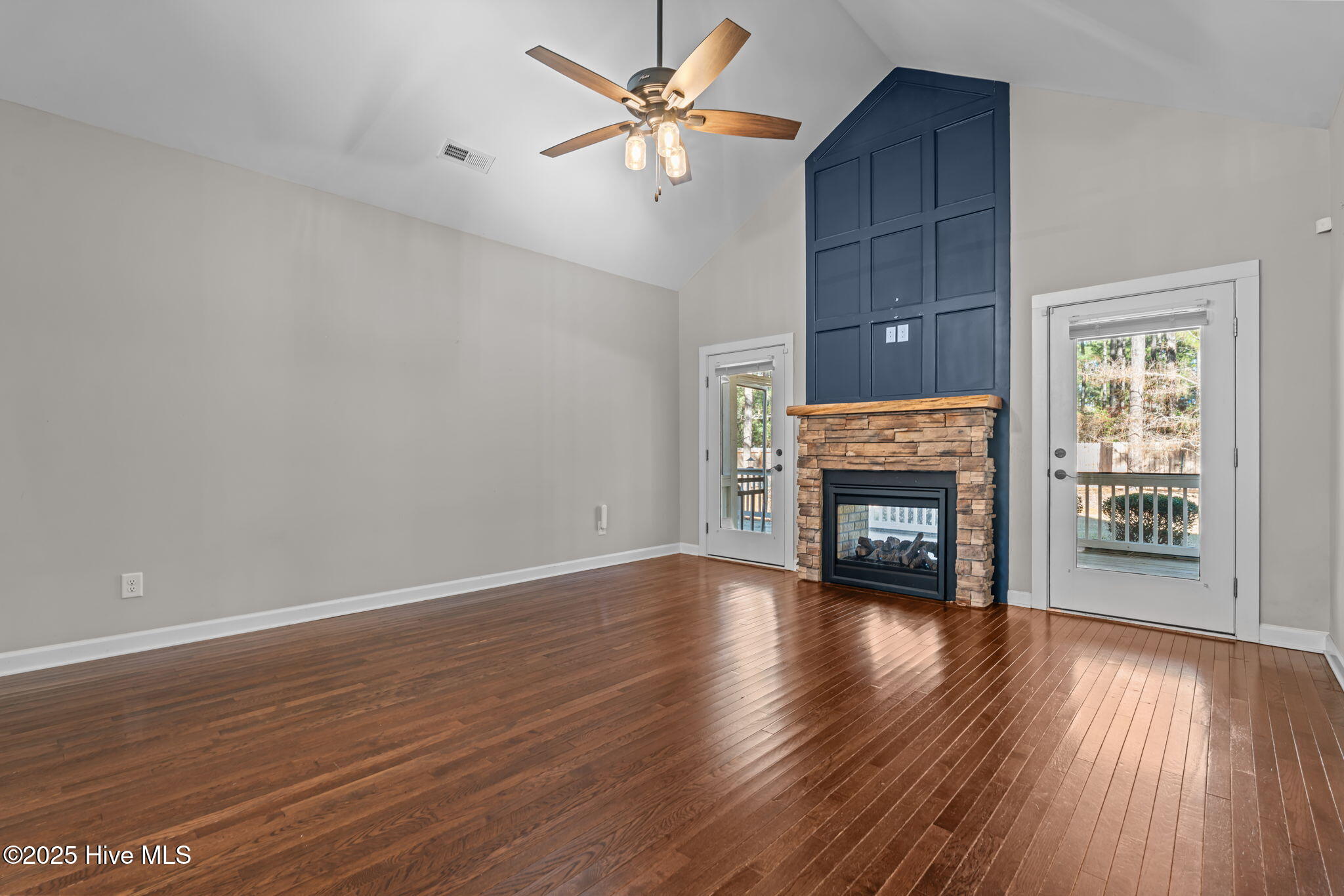 604 Wildwood Road Aberdeen, NC 28315 - Photo 7 of 38 Living Room