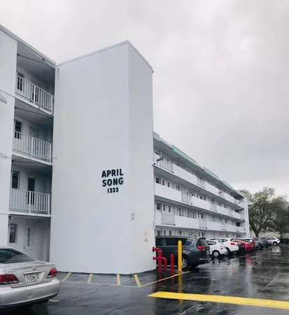$1,350 | 1333 East Hallandale Beach Boulevard, Unit 223, Hallandale Beach, FL 33009