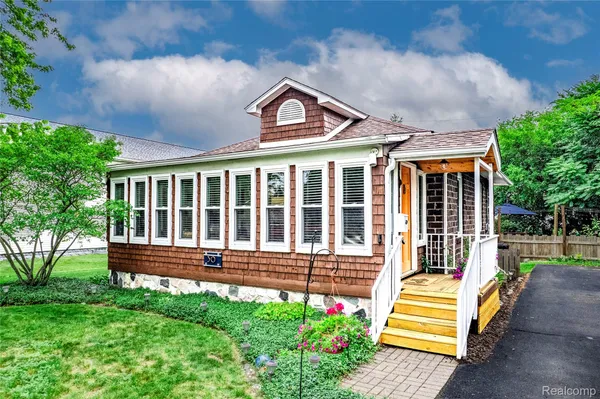 $274,900 | 30 Beebe Street, Lake Orion, MI 48362