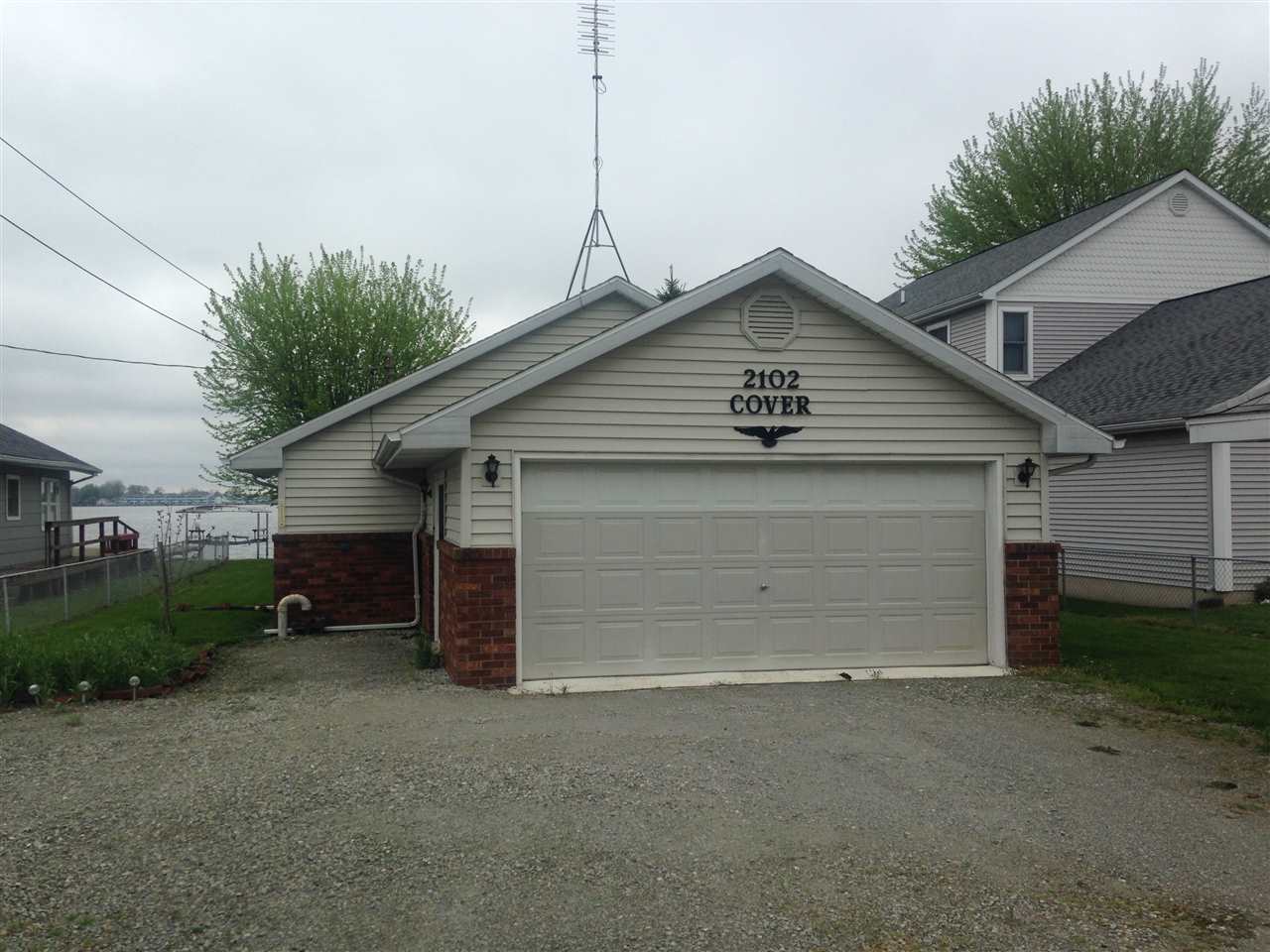 2102 Wolfs Point Drive Rochester, IN 46975 - Photo 2 of 21