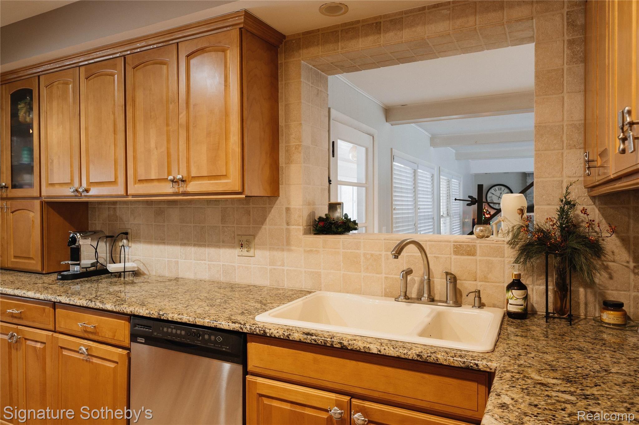 5120 North Rochester Road Rochester, MI 48306 - Photo 13 of 37 Kitchen