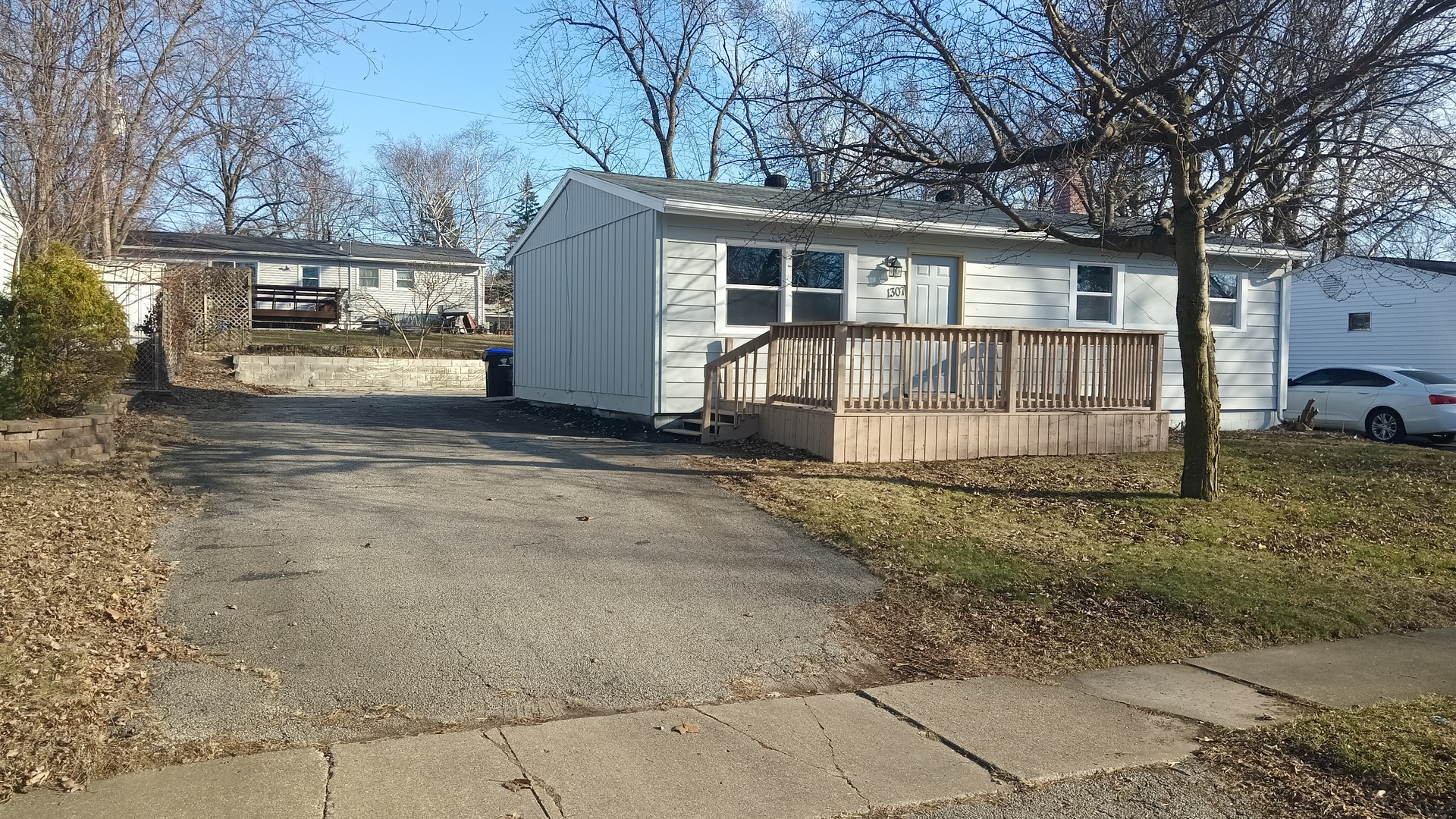 1307 Glenwood Road Bloomington, IL 61704 - Photo 2 of 23