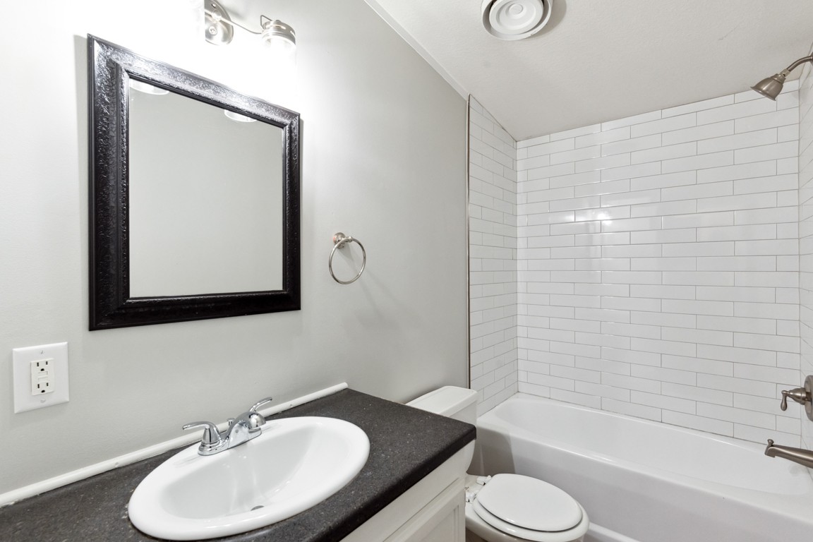 11201 New Zion Road Christiana, TN 37037 - Photo 10 of 19 a bathroom with a sink toilet and tub