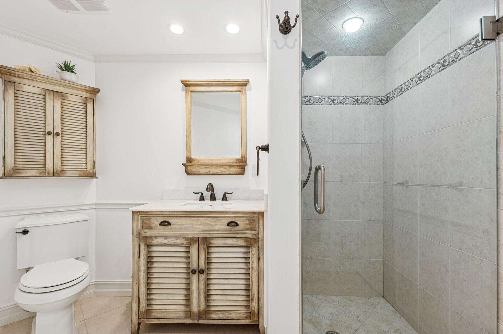 3000 North Ocean Drive, Unit 8A Singer Island, FL 33404 - Photo 18 of 57 Guest Bath