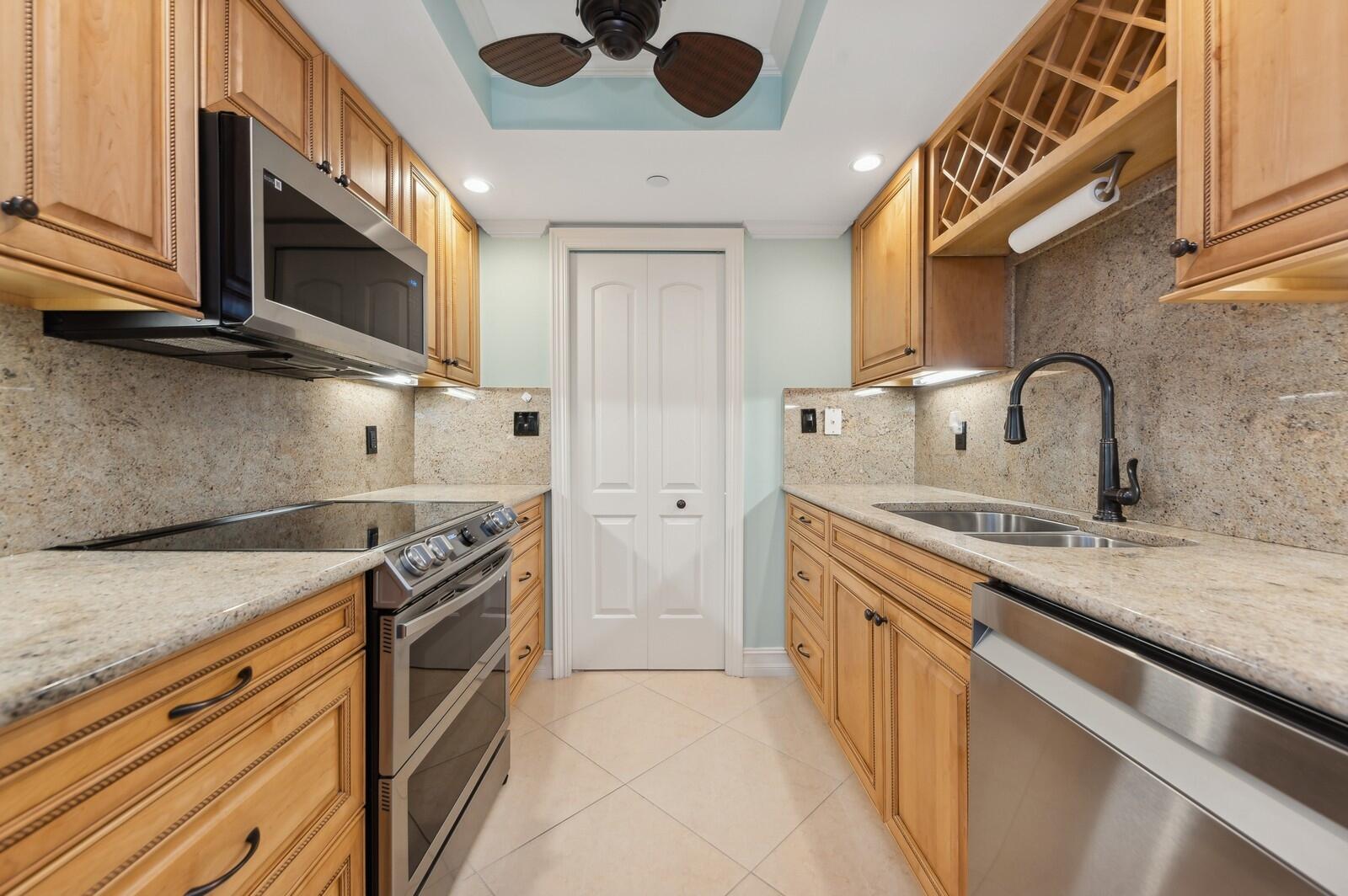 3000 North Ocean Drive, Unit 8A Singer Island, FL 33404 - Photo 7 of 57 Kitchen