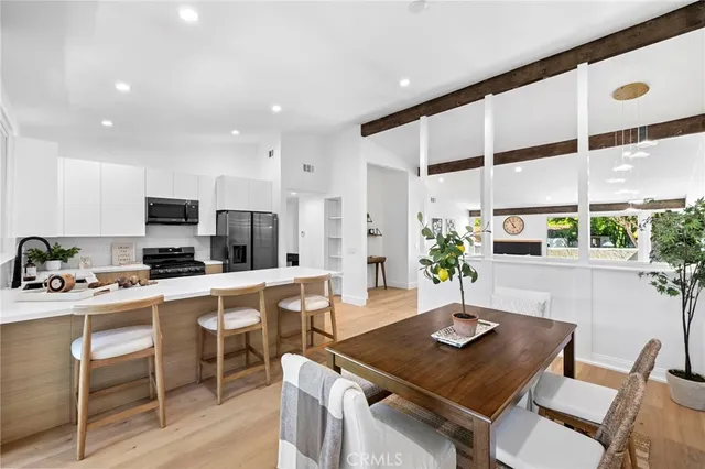 $1,750,000 | 558 Vista Flora, Newport Beach, CA 92660