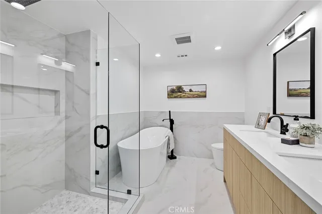 $1,750,000 | 558 Vista Flora, Newport Beach, CA 92660