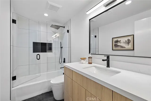 $1,750,000 | 558 Vista Flora, Newport Beach, CA 92660