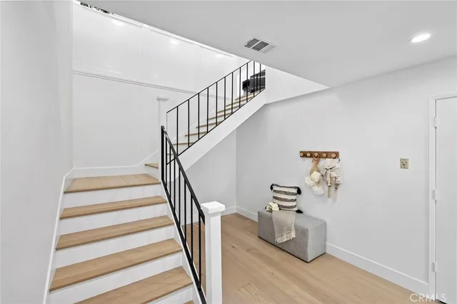 $1,750,000 | 558 Vista Flora, Newport Beach, CA 92660