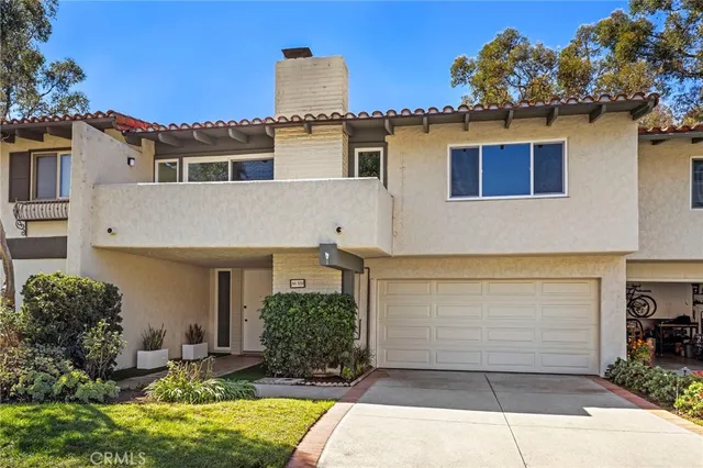 $1,750,000 | 558 Vista Flora, Newport Beach, CA 92660