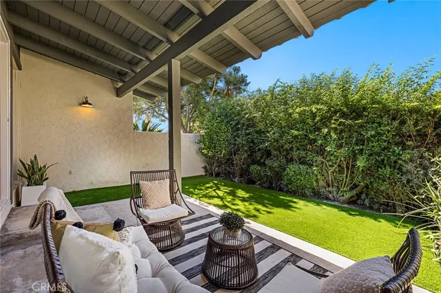 $1,750,000 | 558 Vista Flora, Newport Beach, CA 92660