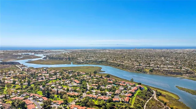 $1,750,000 | 558 Vista Flora, Newport Beach, CA 92660