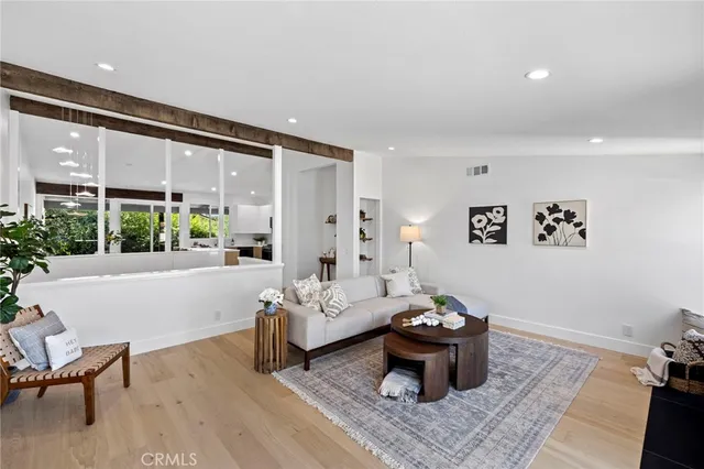 $1,750,000 | 558 Vista Flora, Newport Beach, CA 92660