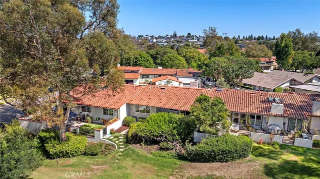 $1,750,000 | 558 Vista Flora, Newport Beach, CA 92660