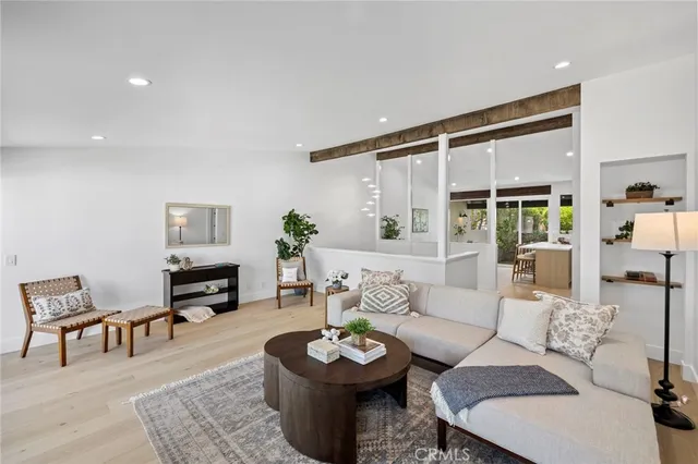 $1,750,000 | 558 Vista Flora, Newport Beach, CA 92660