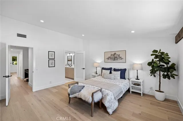 $1,750,000 | 558 Vista Flora, Newport Beach, CA 92660