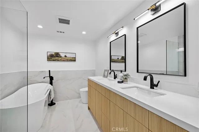 $1,750,000 | 558 Vista Flora, Newport Beach, CA 92660