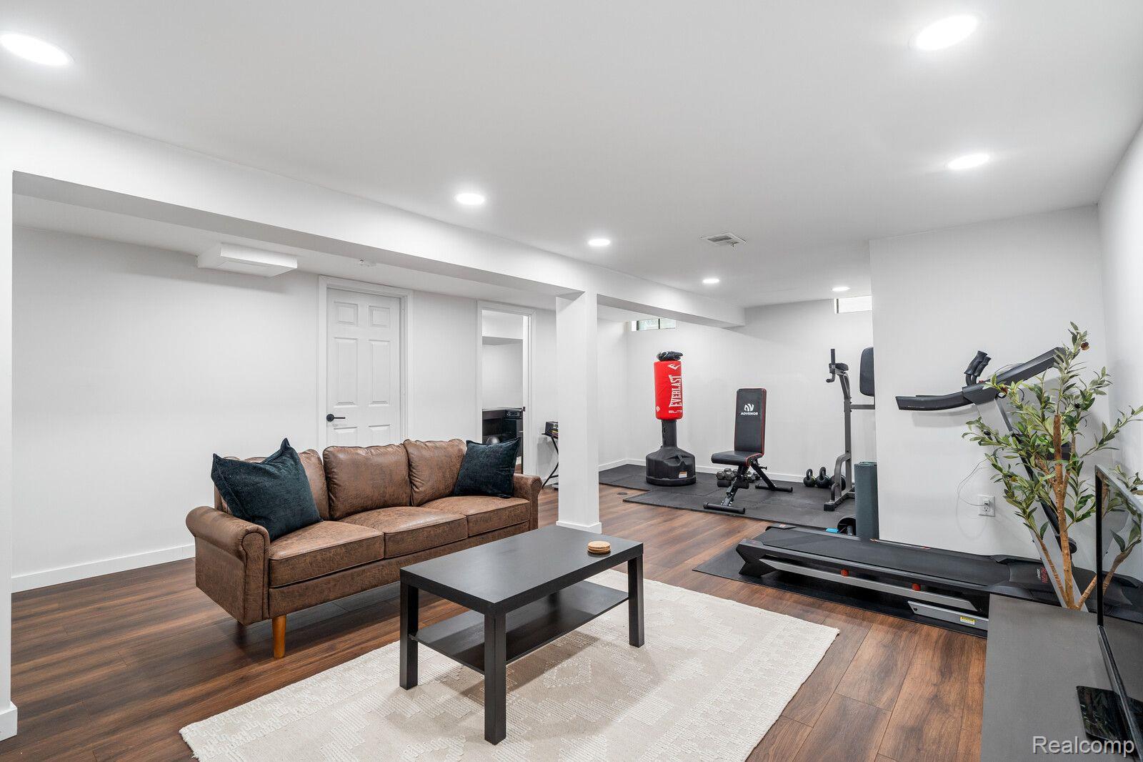 42102 Ridge Road West Novi, MI 48375 - Photo 23 of 29 Gallery Image 23