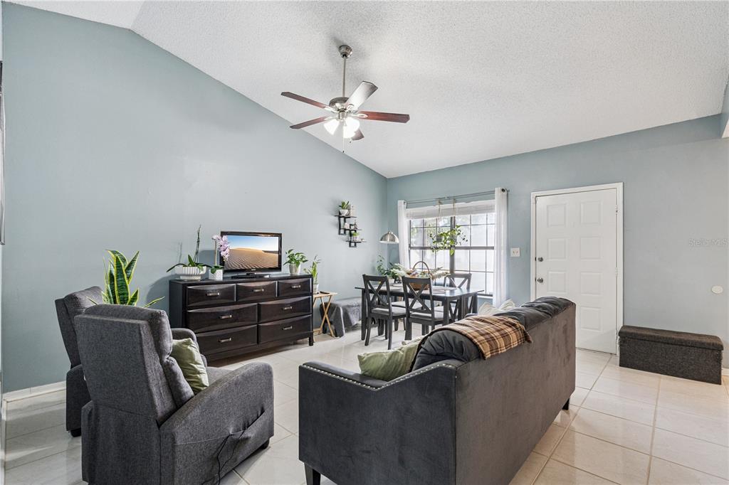 518 Torrey Avenue Altamonte Springs, FL 32714 - Photo 4 of 27 a living room with furniture
