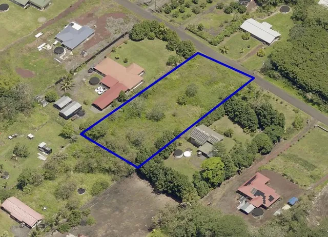 an aerial view of a tennis court