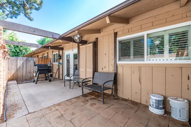 a view of outdoor space yard and porch