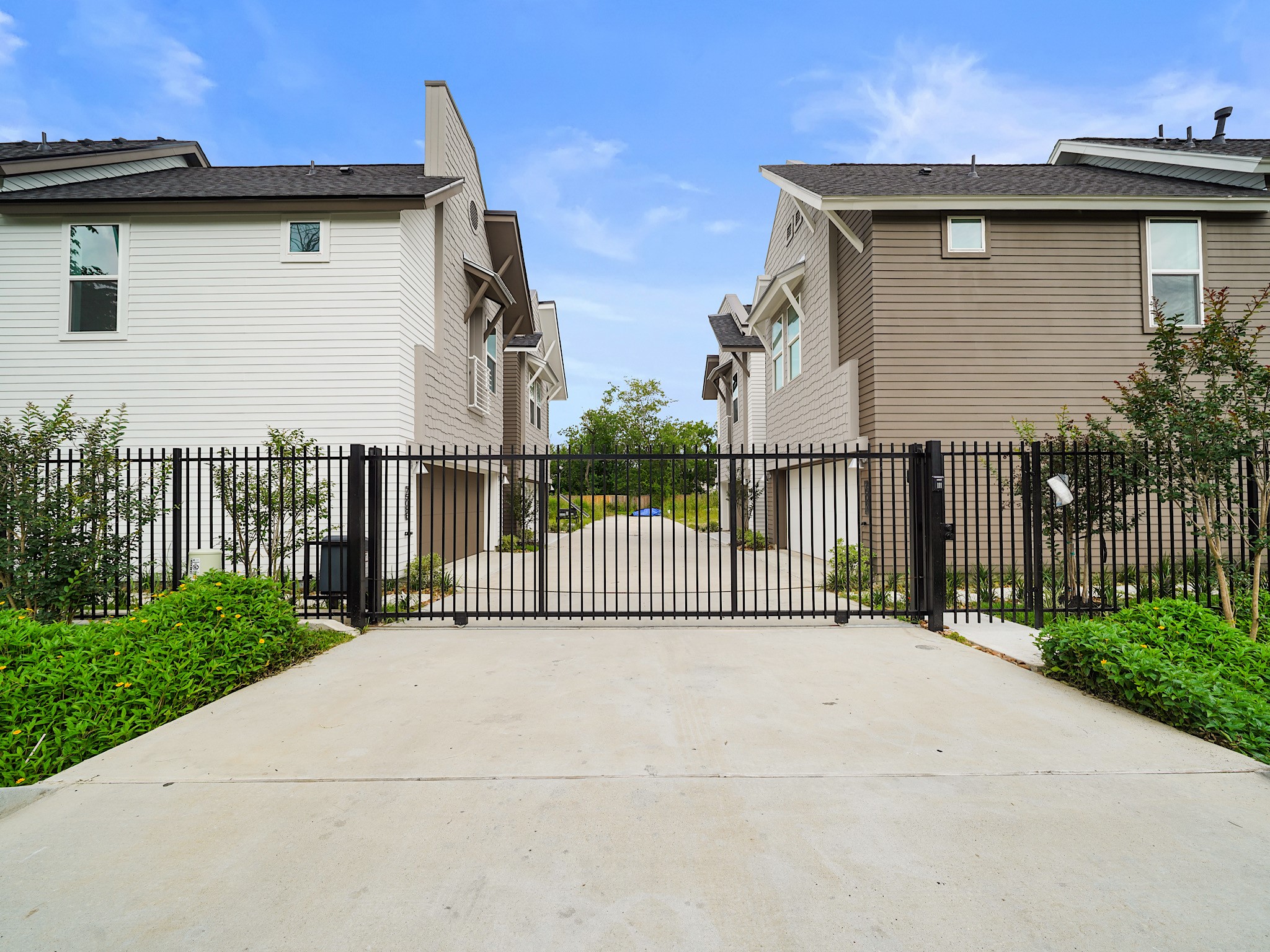 7502 Carver Road, Unit C Houston, TX 77088 - Photo 31 of 33 Photo Disclaimer: Photos are representative of the community and may depict a similar floor plan, model home, or previously completed residence.
