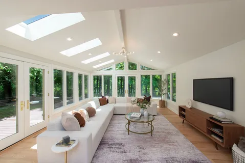 $3,750,000 | 1221 Loch Lane, Lake Forest, IL 60045