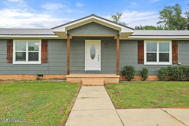 $220,000 | 1154 Walker Road, Terry, MS 39170