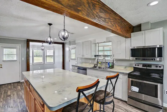 $220,000 | 1154 Walker Road, Terry, MS 39170