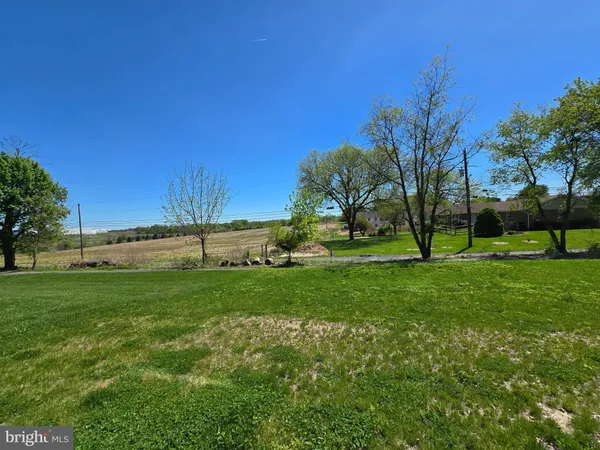 $570,000 | 1174 Woodmont Lane, Catasauqua, PA 18032