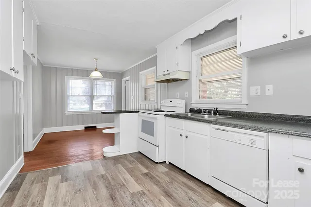 $1,695 | 4919 Raymond Place, Charlotte, NC 28205