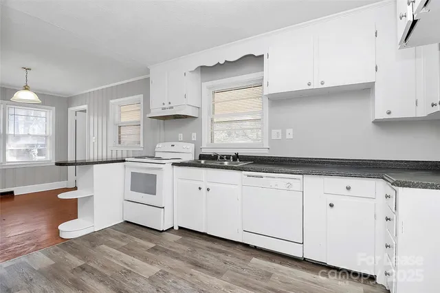 $1,695 | 4919 Raymond Place, Charlotte, NC 28205