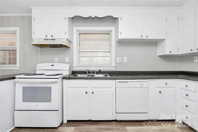 $1,695 | 4919 Raymond Place, Charlotte, NC 28205