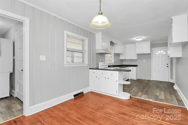 $1,695 | 4919 Raymond Place, Charlotte, NC 28205