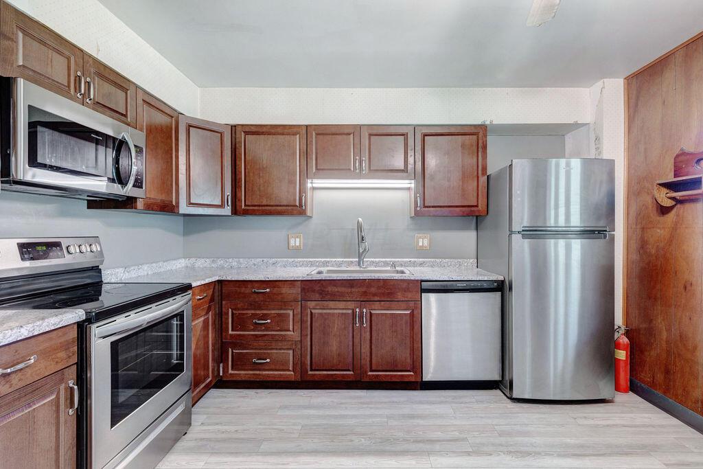 625 Alton Road Galloway, OH 43119 - Photo 5 of 30 Kitchen