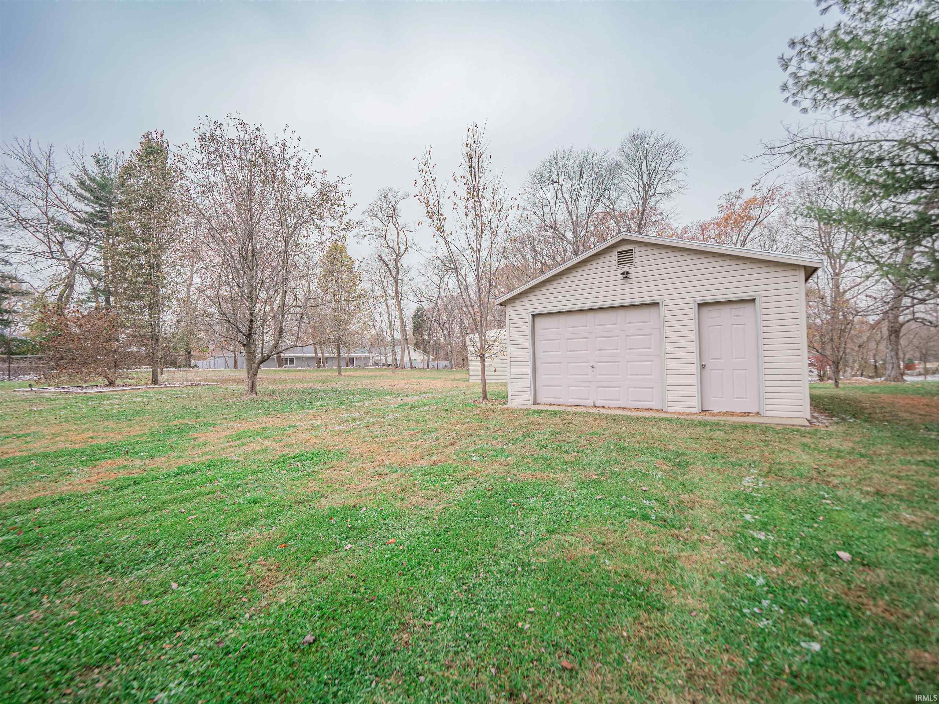 1633 Old Plank Road Newburgh, IN 47630 - Photo 6 of 36
